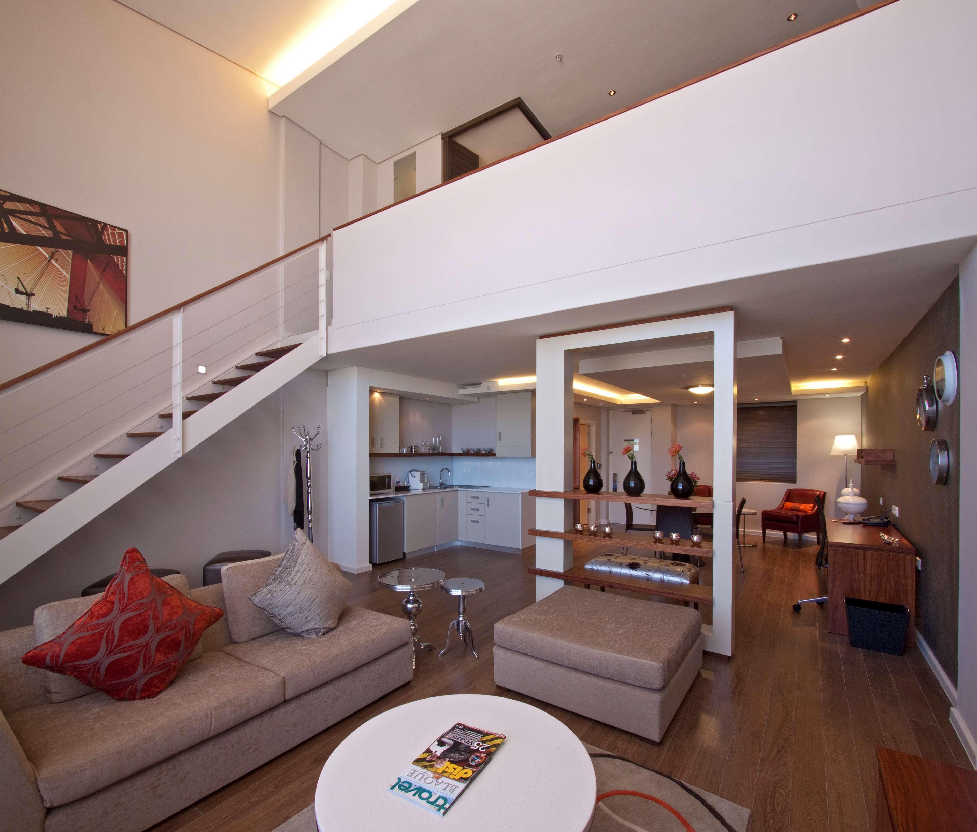 Doubletree By Hilton Cape Town Upper Eastside Hotel Exterior photo